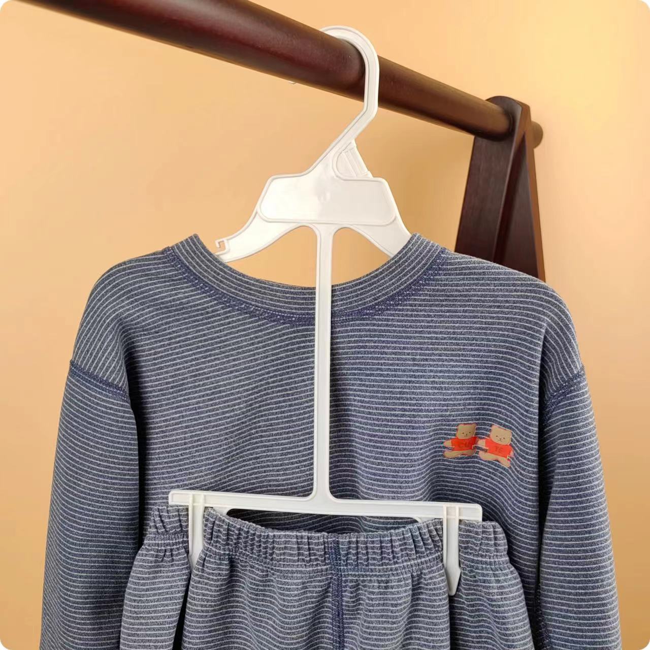 Baby Clothing Hangers - 10 pcs Children's Plastic Suit Hanger